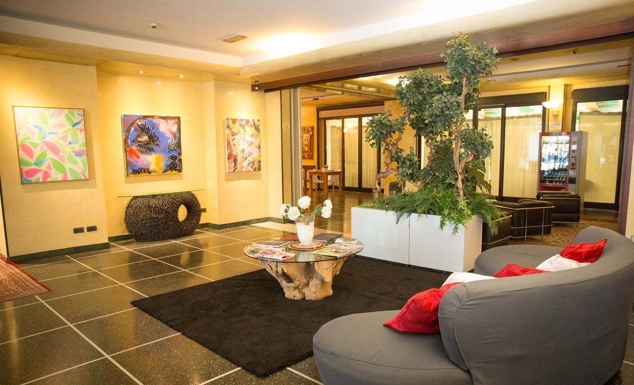 Art Hotel Milano Prato  Esterno foto